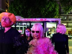 80 años: Marta Minujín celebró su cumpleaños en el Malba en una "boda con la eternidad"