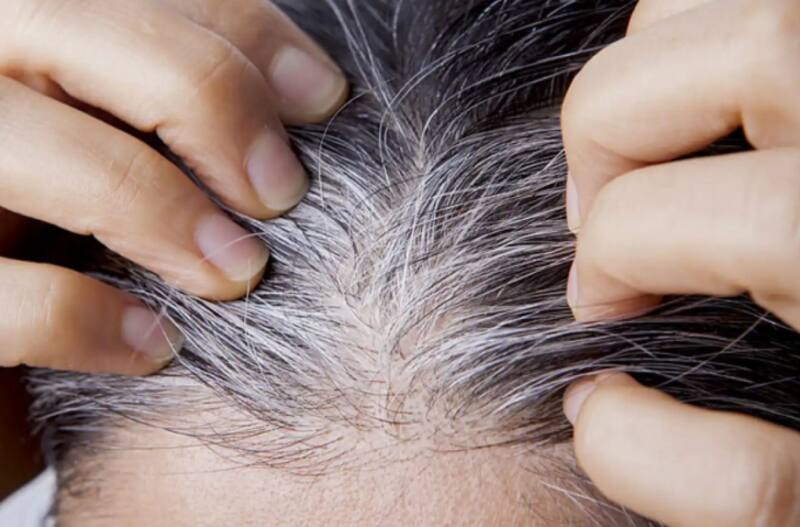 Adiós definitivo a las canas: la mezcla casera sin tintura ni químicos que las cubre en 24 horas desde casa.