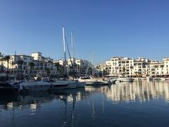 Una gema oculta en la Costa del Sol: descubre este pequeño pueblo con playas despejadas de gente y deliciosa gastronomía