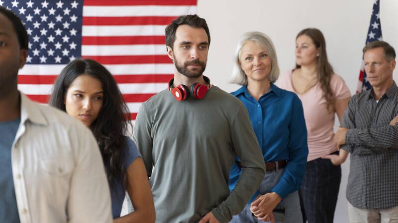 La migración latina ha impulsado el desarrollo económico, con nuevos negocios y servicios dirigidos a esta comunidad.