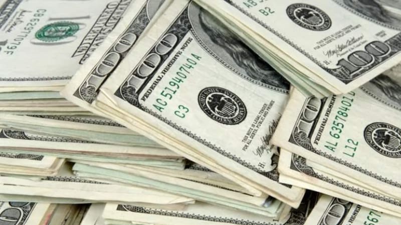 El dólar blue muestra una brecha de más de 72% respecto al oficial mayorista.