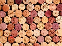 La falta de corchos amenaza con taponar la industria del vino