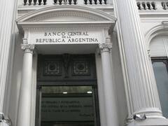 Sigue la sangría: las reservas quedaron en su nivel más bajo desde octubre de 2006