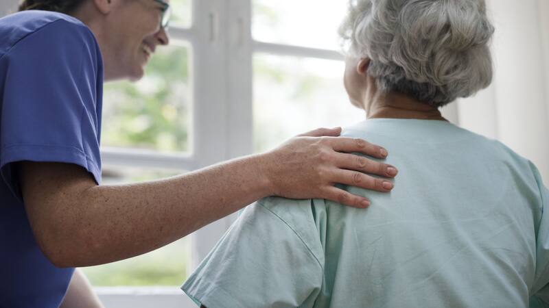 PAMI otorga un apoyo económico para quienes necesiten contratar a una persona.