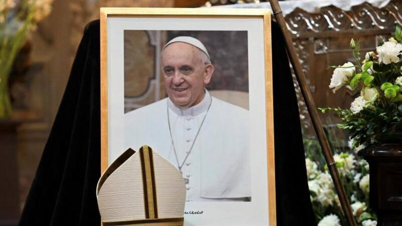 Llora la Corona Británica: el importante miembro de la realeza que no irá al funeral del Papa Francisco.