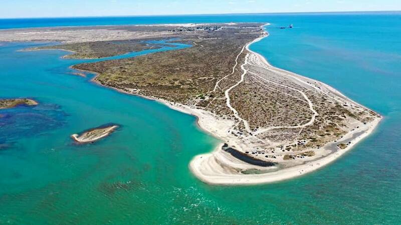 Para aquellas personas que luego de ir por años a la Costa Argentina buscan explorar nuevos destinos, 5 playas paradisíacas del país para tener en cuenta al momento de planificar las vacaciones o alguna escapada.