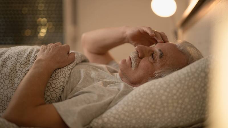 A partir de los 50 años, el sueño comienza a ser más frágil y susceptible a interrupciones.