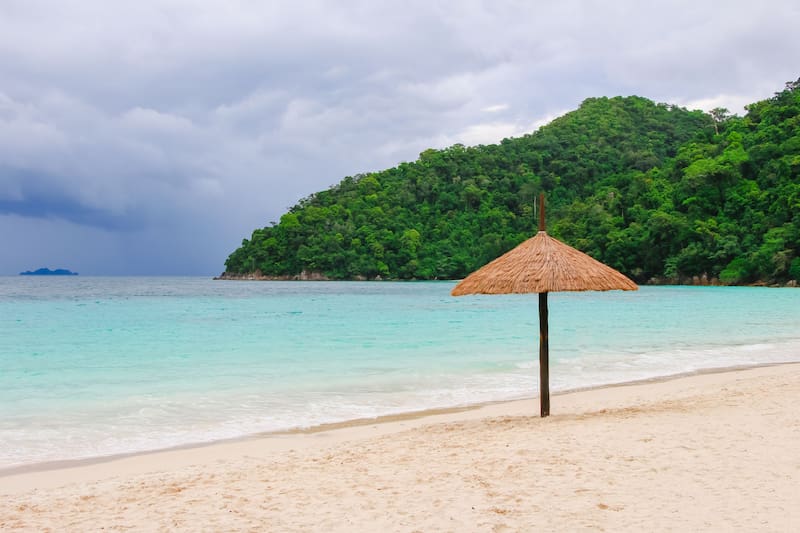 En Mahé, la isla principal de las Seychelles, las temperaturas permanecen estables a lo largo del año, fluctuando entre los 24 y 30 °C. (Foto: Freepik)