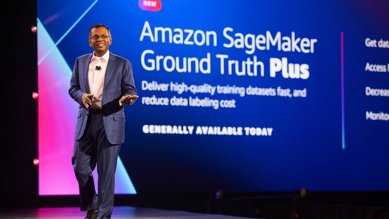 Swami Sivasubramanian, Vicepresidente de Aprendizaje Automático de AWS, anunció nuevos servicios que utilizan aprendizaje automático en re:Invent 2021.