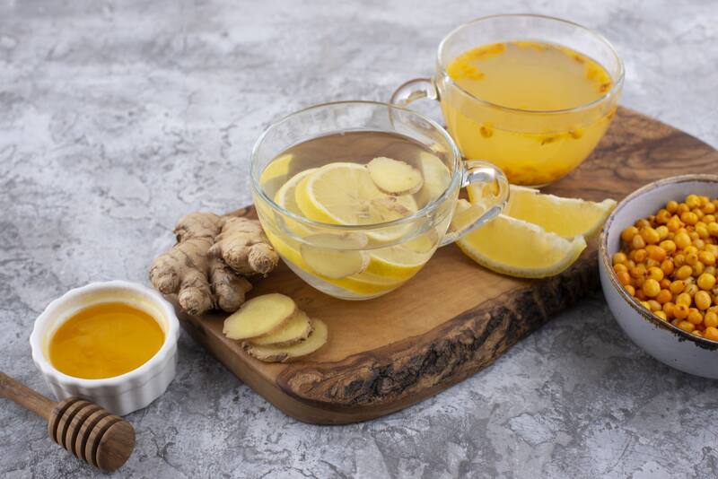 El jengibre es una de las opciones para bajar la hinchazon abdominal.
