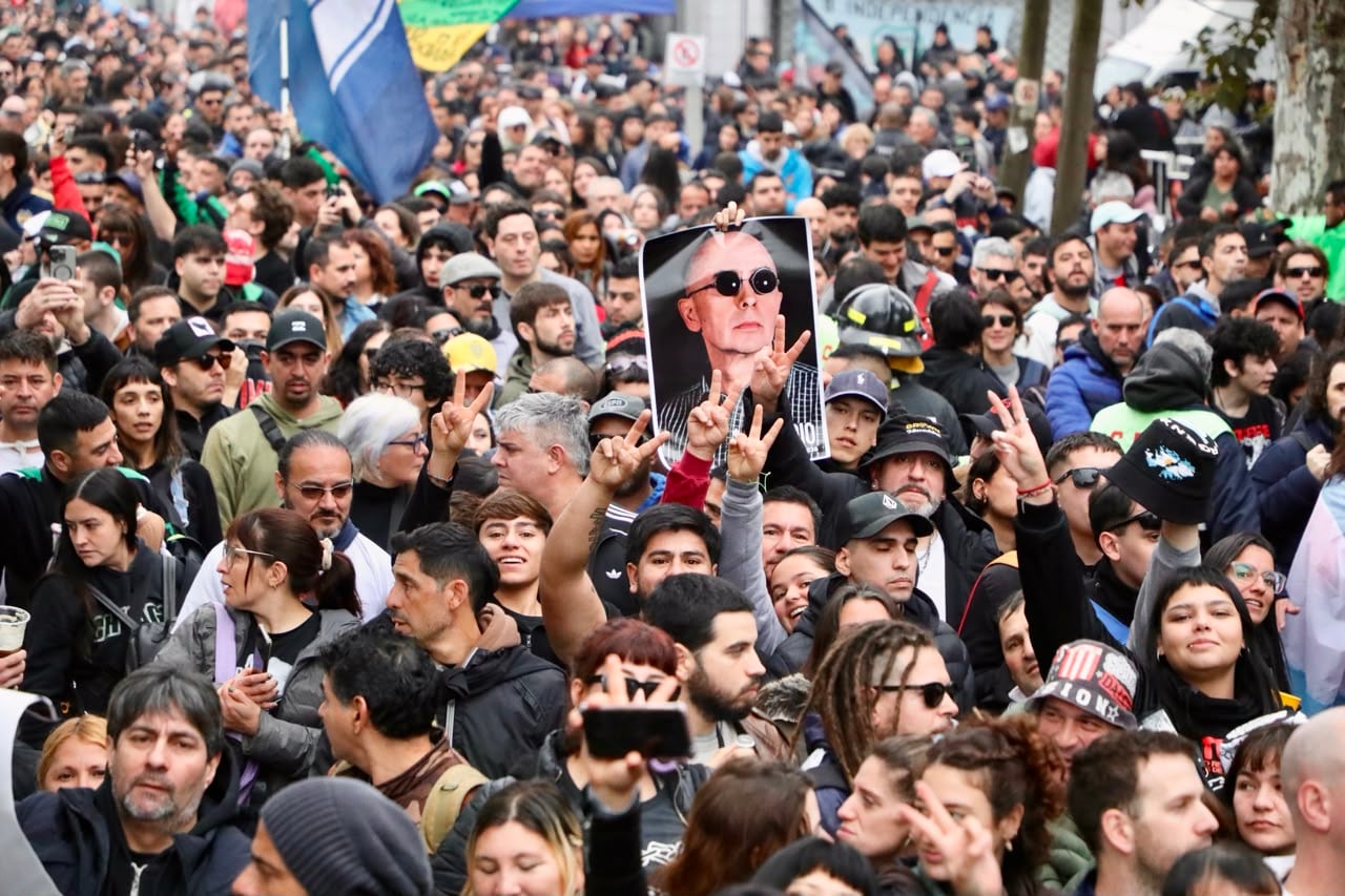 El peronismo, tras la muerte del "Indio": tregua efímera y una plaza del 20