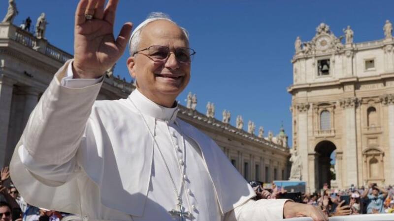 León se diferencia del papa Francisco en los bienes materiales. (Fuente: Archivo)