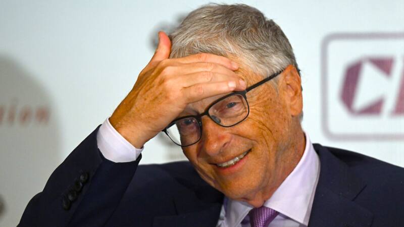 Bill Gates predice que en 3 años todos tendrán un aparato con IA en sus hogares.