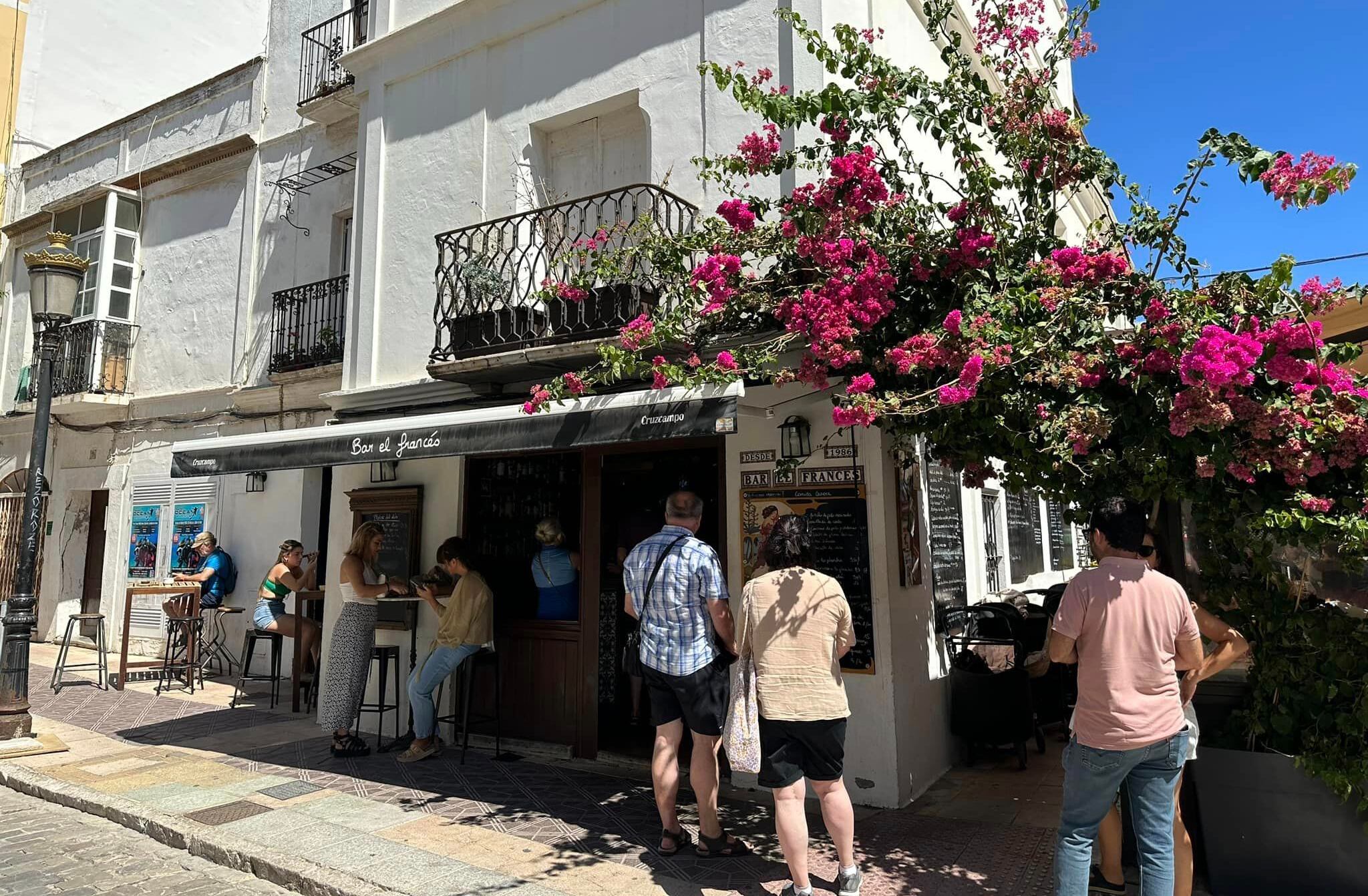 Dónde comer en Ribadeo: los 3 restaurantes más elogiados de este pueblo  costero de Lugo