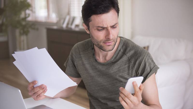 El SAT puede congelar cuentas bancarias debido a incumplimientos fiscales o irregularidades en los registros financieros.