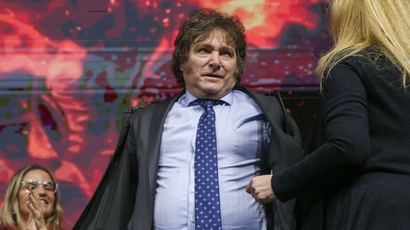 El candidato a presidente de La Libertad Avanza, Javier Milei, fue duramente criticado por sus declaraciones que echan nafta al fuego del dólar blue.