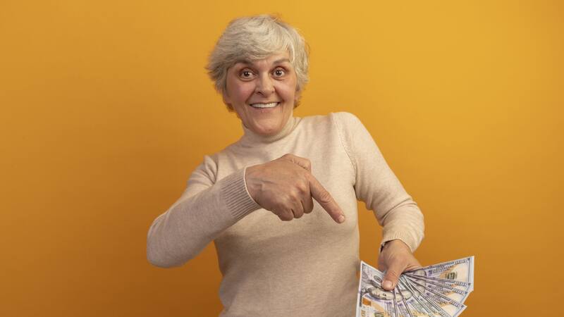 Jubilados y otros beneficiarios recibirán tres depósitos en los días que restan del 2024.