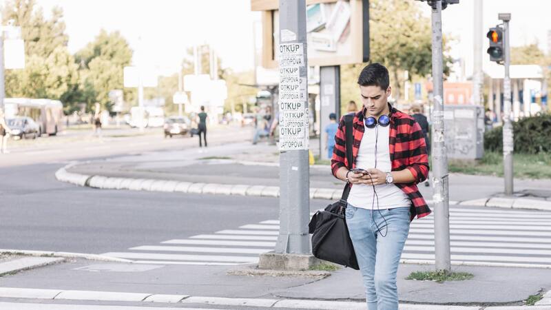 La DGT busca aumentar la conciencia sobre la importancia de respetar las señales de tráfico, no solo para la seguridad de los conductores, sino también para los peatones.