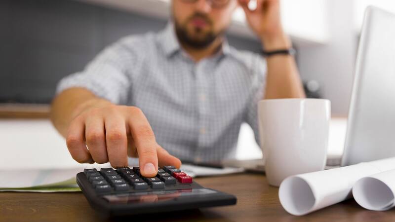 El contribuyente tiene 21 días desde que se emite el embargo para regularizar su situación y conservar sus fondos. Fuente: archivo.