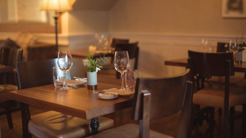 Los españoles cada vez comen menos fuera de sus casas.