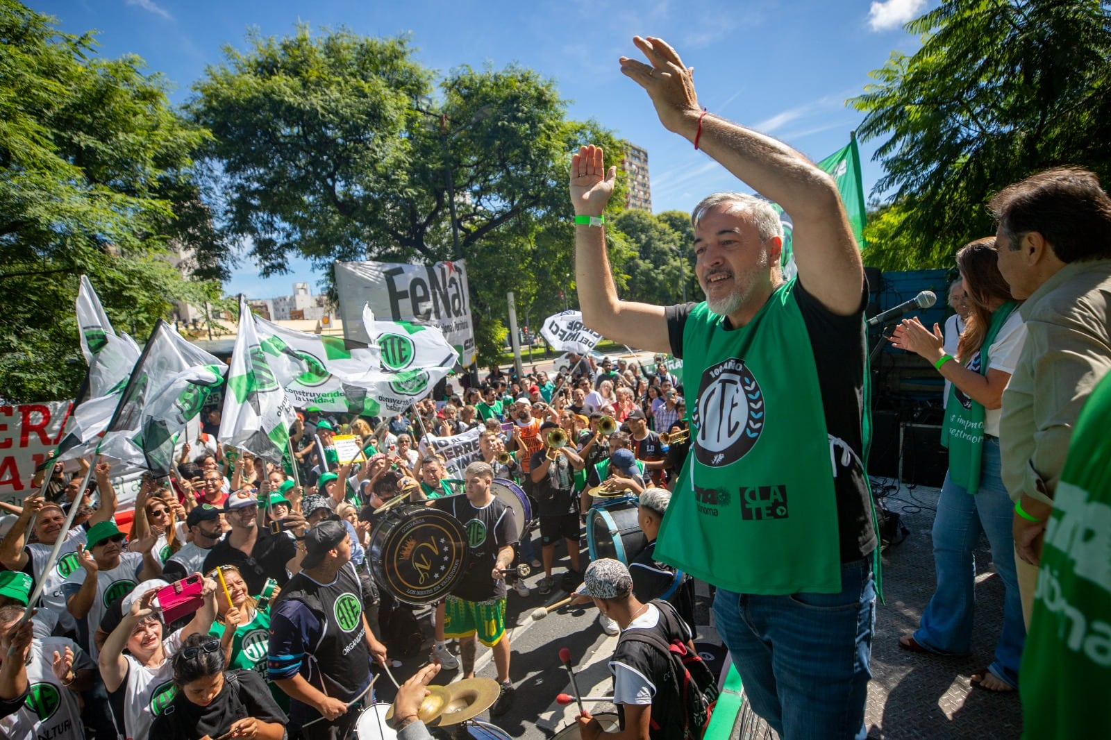 El Gobierno oficializó un nuevo régimen de retiro voluntario para todo el personal de planta permanente del Estado Nacional