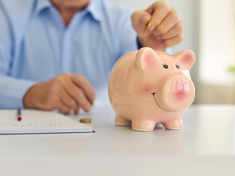 El monto de la pensión IMSS podría aumentar en 2024. Fuente: Shutterstock.