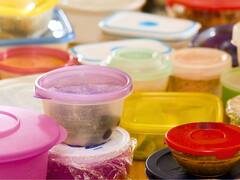 Adiós al tupper | Exigen eliminar todos los envases de plástico que presentan estas marcas: son peligrosos para la salud