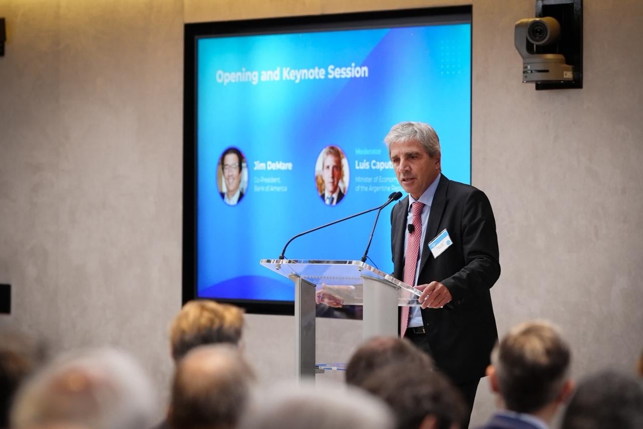 Dólares para pagar deuda: la señal que dio el Gobierno en medio de la volatilidad global