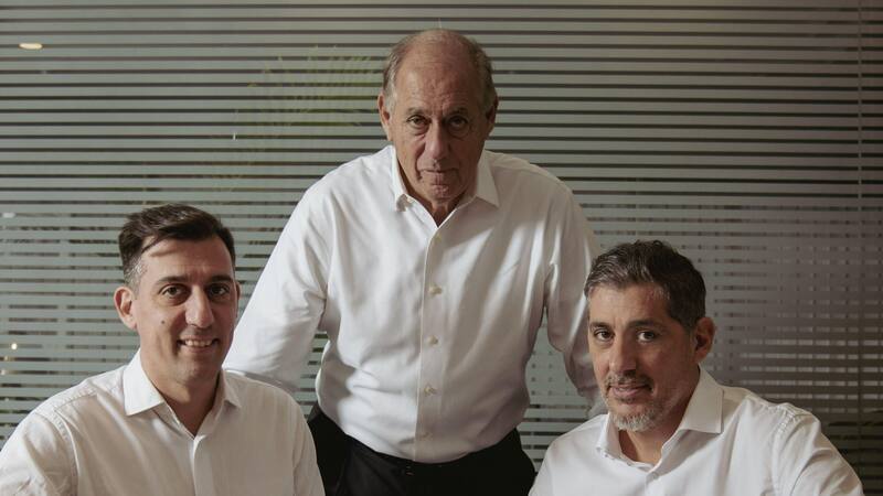 Federico Fontenla, Roberto Fontenla (arriba) y Fernando Fontenla. Las tres generaciones