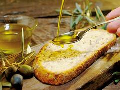 ¿El aceite de oliva es caro? Los mitos argentinos que rodean a este producto