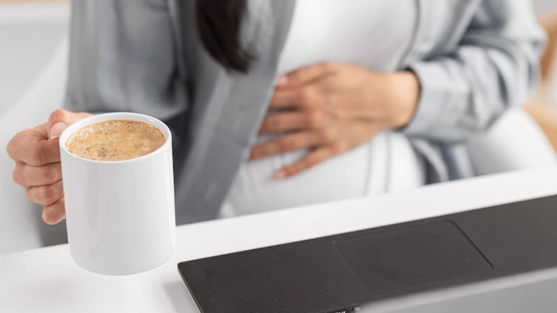 El café es una de las bebidas más consumidas en el mundo, conocida por sus efectos estimulantes y su capacidad para mejorar el estado de alerta.