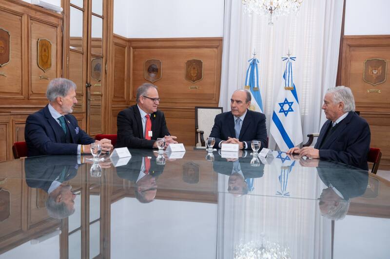 El embajador de Israel y el presidente de DAIA reunidos con Guillermo Francos y José Luis Vila en Casa Rosada