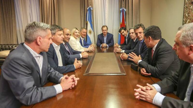 La original mesa de los 4 se amplió ayer con la presencia de 7 gobernadores del peronismo