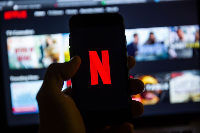 Netflix aún apuesta a la producción de contenido original y estrena entre 700 y 800 títulos por año.