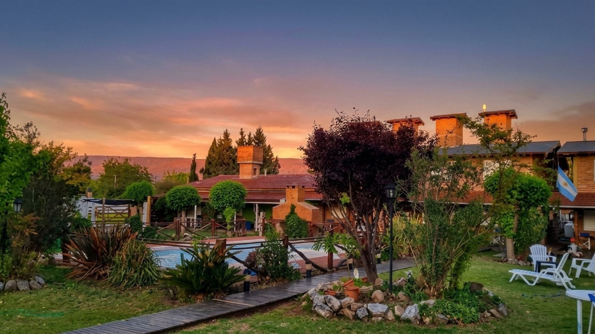 Buscan voluntarios para vivir en un complejo paradisíaco con pileta y sala de yoga en Córdoba: los viajeros colaborarán con jardinería y producción de fotos Buscan voluntarios para vivir en un complejo paradisíaco con pileta y sala de yoga en Córdoba: los viajeros colaborarán con jardinería y producción de fotos