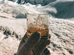 La excursión más VIP de la Argentina: cómo es y cuánto cuesta tomarse un whisky en el Perito Moreno