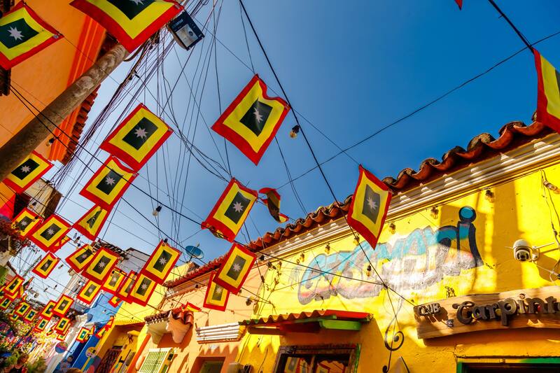 Vivir la auténtica pesca en Cartagena es una experiencia enriquecedora que combina aprendizaje, aventura y gastronomía, permitiendo a los visitantes conectar profundamente con la cultura.