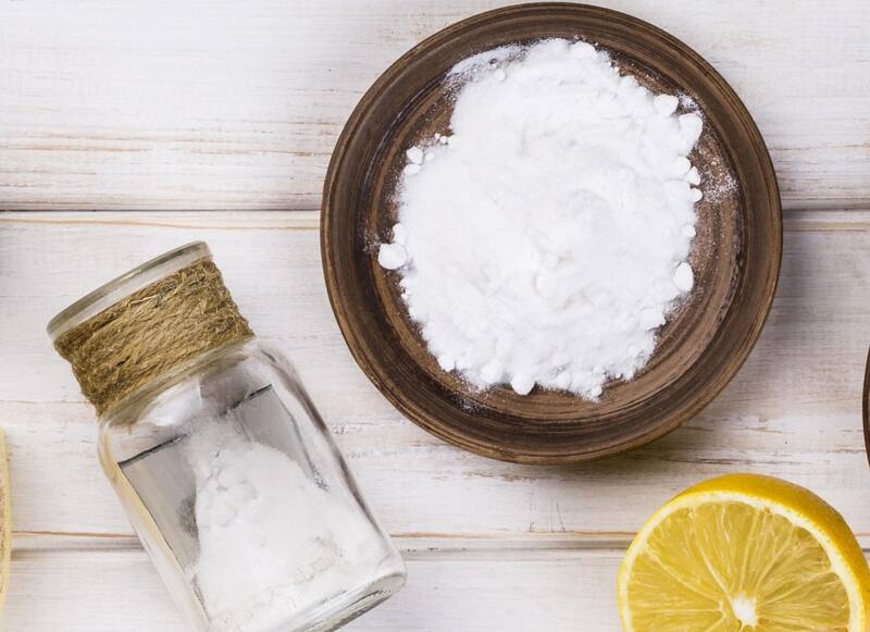 Es utilizada principalmente para eliminar manchas difíciles en la ropa y superficies del hogar. (Fuente: Archivo)