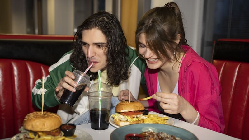 Toda la comida chatarra que te dispara los niveles de estrés y te acerca a la muerte.