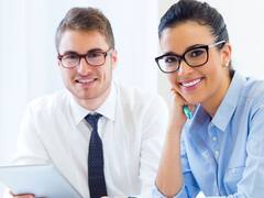 El país más anciano del mundo es uno de los mejores para ahorrar en dólares: cómo conseguir la visa laboral