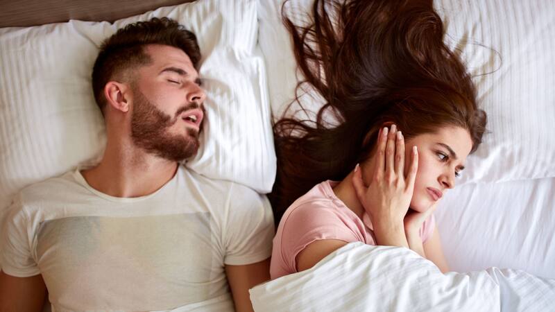 Sumá estos ejercicios a tu rutina antes de dormir y no ronques más.