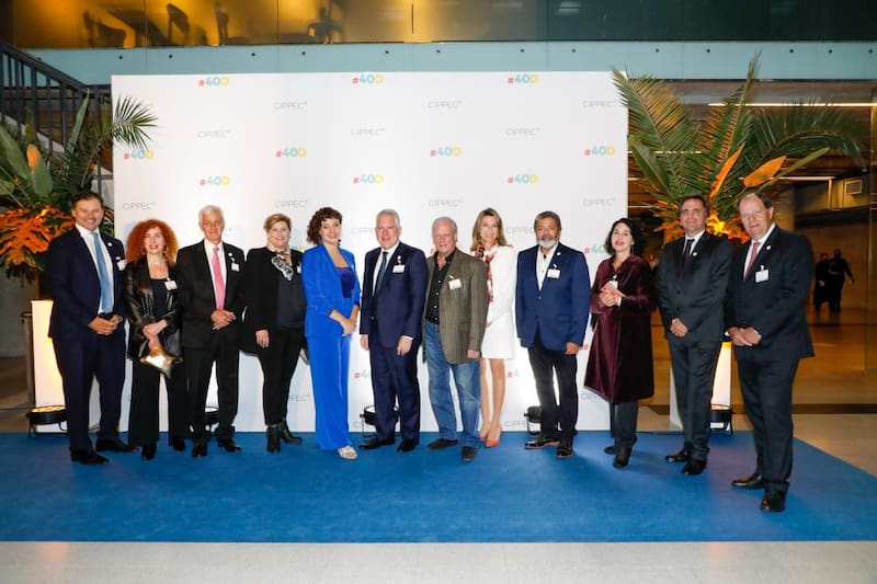 Los sindicalistas Andrés Rodríguez y Gerardo Martínez, junto con dirigentes empresariales.