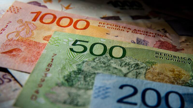 La suba del salario mínimo quedó diez puntos atrás contra las nuevas paritarias