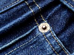 Nadie te lo contó: esta es la verdadera función de los botones en tus jeans