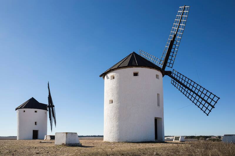 Los molinos de viento de Tembleque forman parte de la Ruta de Don Quijote (Fuente: Shutterstock)