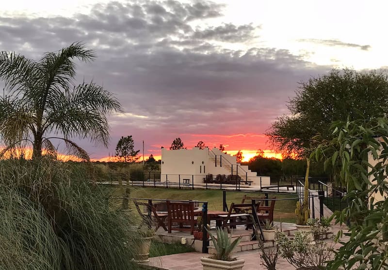 Desde avistamiento de aves hasta paseos en kayak y asados al aire libre, hay una variedad de experiencias pensadas para disfrutar en pareja. (Foto: Facebook Estancia Rio de las Aves)