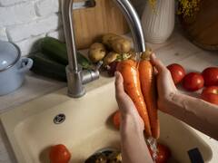 El método simple de 2 pasos para desinfectar frutas y verduras y eliminar casi por completo las bacterias y pesticidas