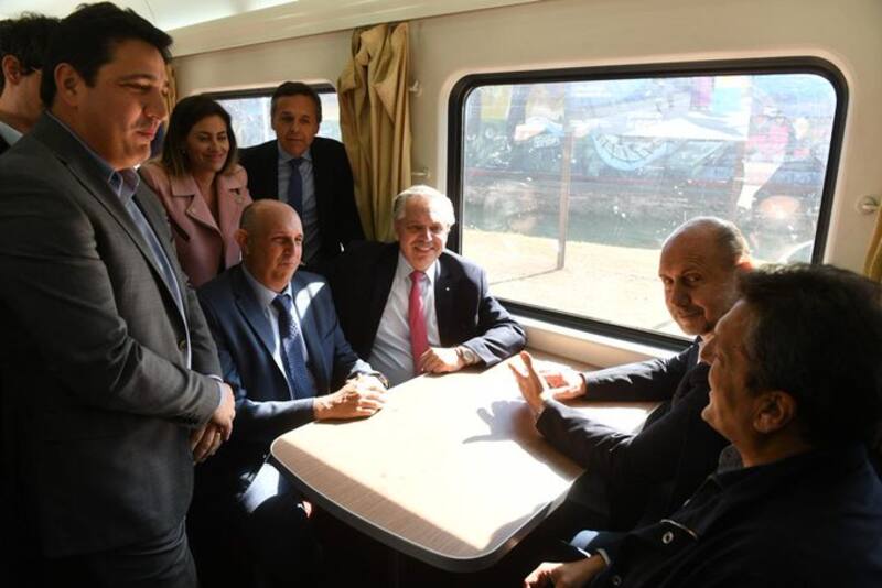 Alberto Fernández, Omar Perotti, Sergio Massa y Alexis Guerrera en el tren Rosario-Cañada de Gómez