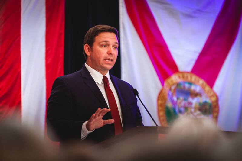 La ley de Ron DeSantis impacta en el comercio de recuerdos turísticos en Florida. (Foto: Ron DeSantis)