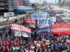 Juan Grabois sale a protestar por el Salario Básico Universal ante el silencio de Massa